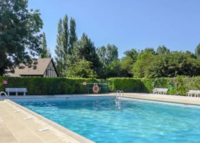 Nice House In A Residence With Swimming Pool